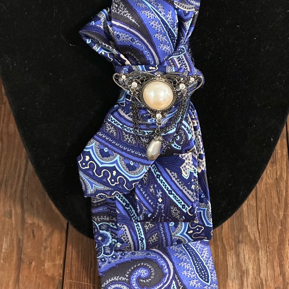 Silk necktie with Paisley Design art, nouveau style Danly brooch on silver chain